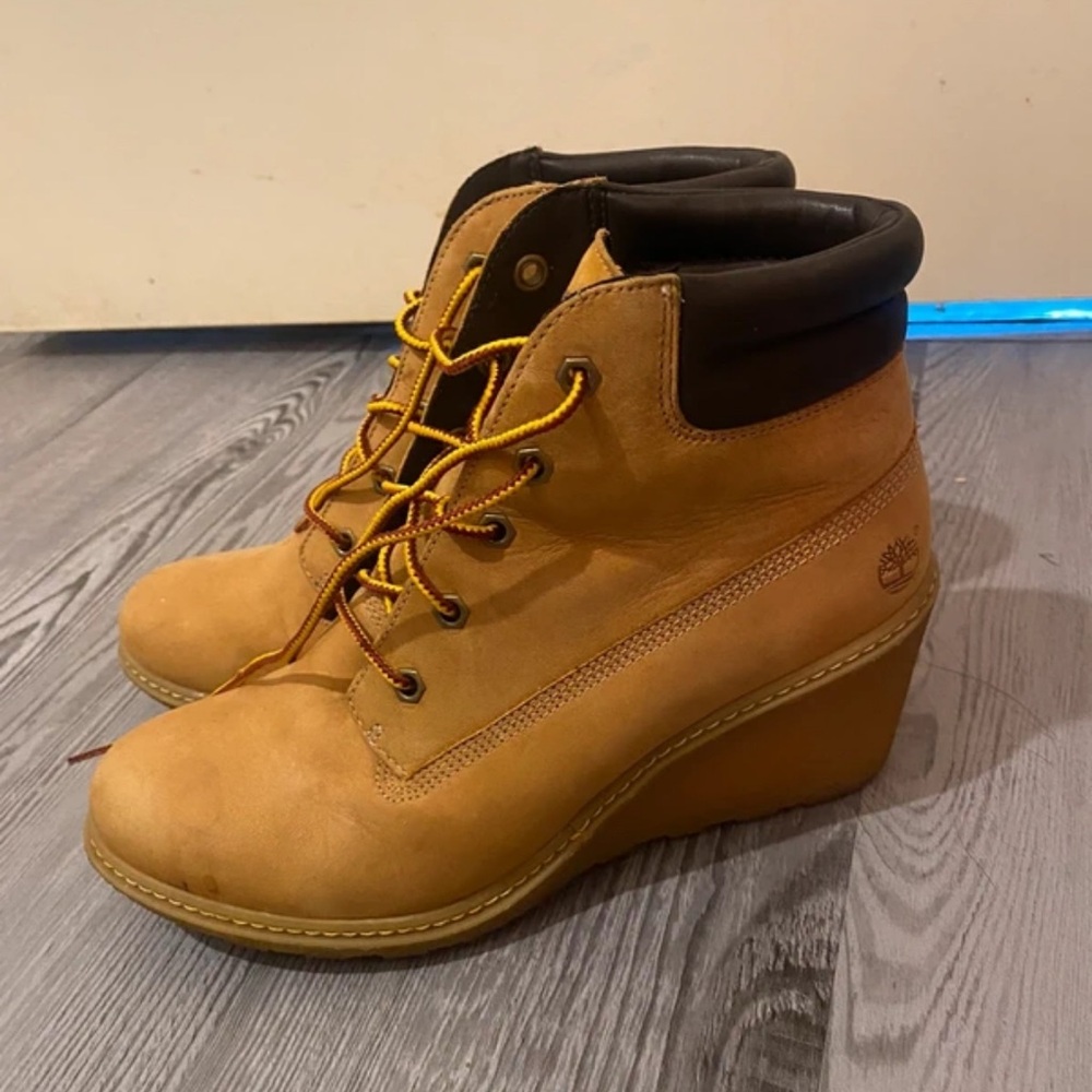 Timberland Women's Tan Lace-Up Wedge Boots